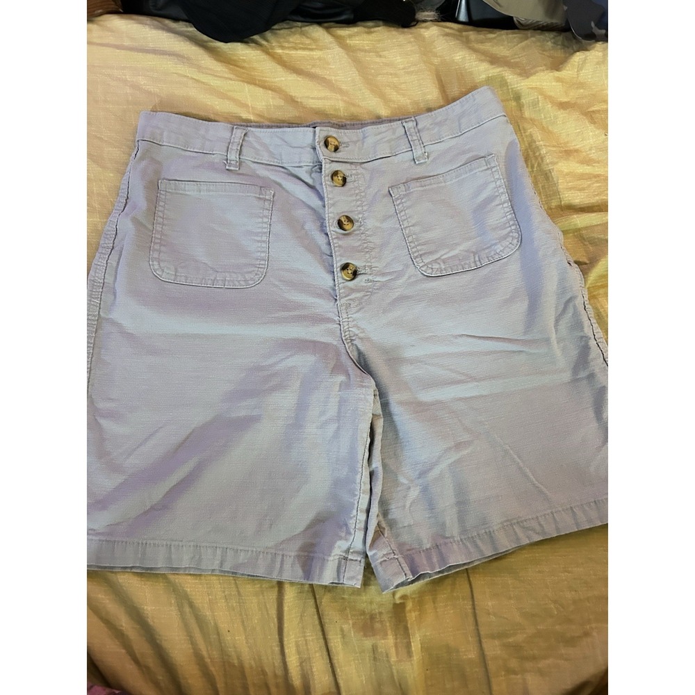 Lee Women's High Rise Relaxed Fit Shorts Size 14 Button Front‎ Light Blue Cotton